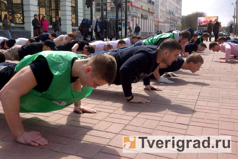 26 298 отжиманий за полтора часа