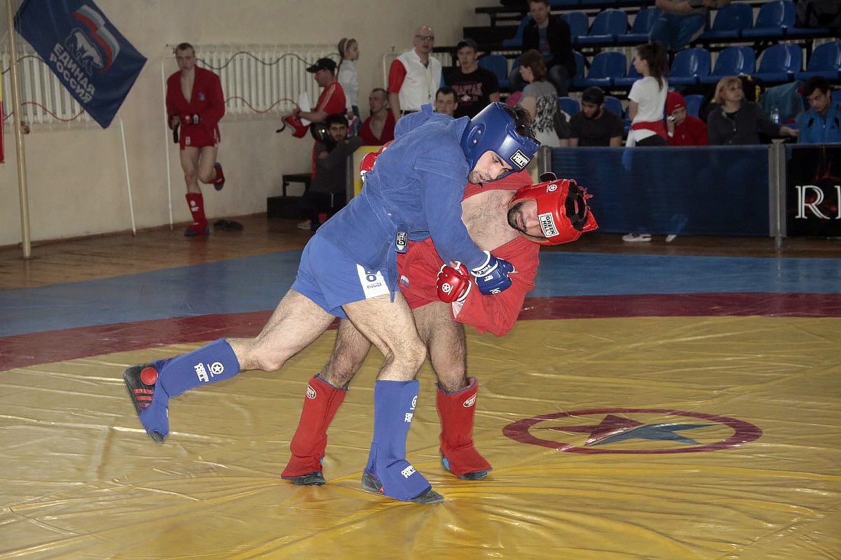 Выступление на четверку с плюсом тверских самбистов в Ржеве