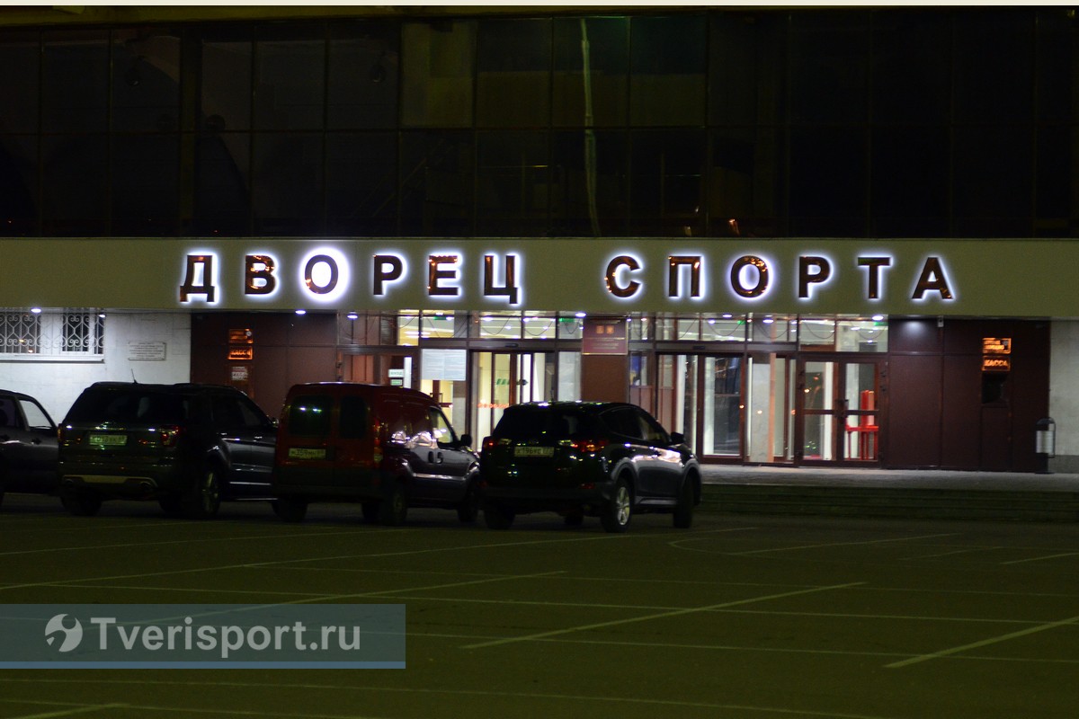 Ночное рандеву: Кубок Гагарина по пути из Москвы в Санкт-Петербург на полчаса завезли в Тверь