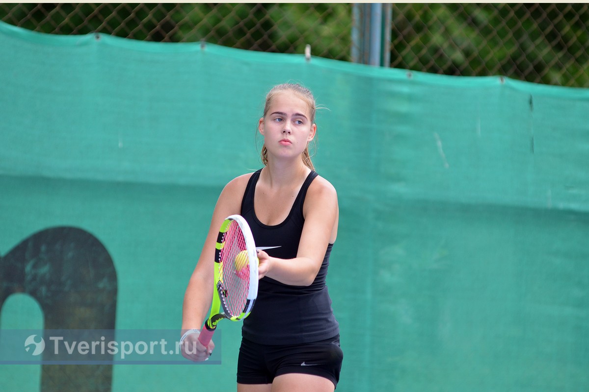 Битва красавиц: титул чемпионки области по теннису разыграли тверские школьницы