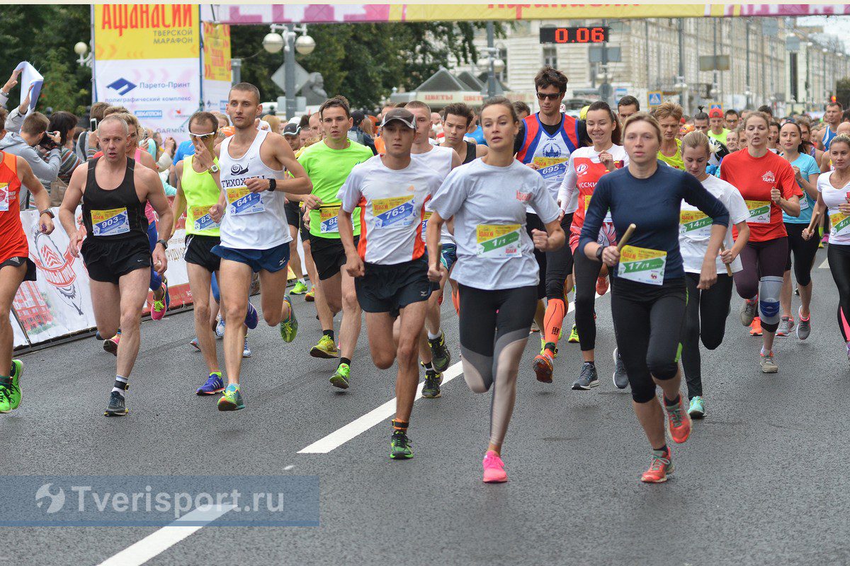 Мгновения большого старта: пробежавших по улицам Твери на финише ждали медали и звёзды мирового спорта