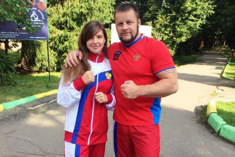 На ринге с Любовью: девушка из Тверской области впервые покорила подиум Европы по кикбоксингу
