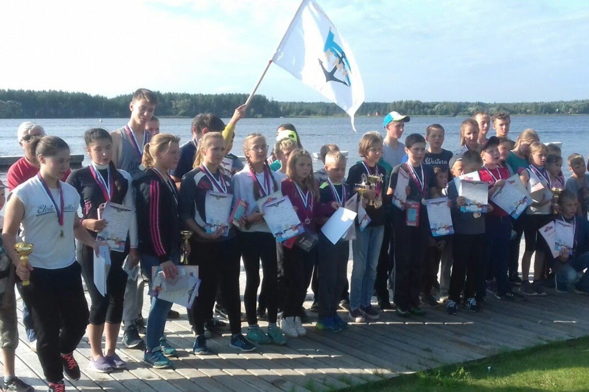 Капитанши Московского моря: девушки стали лидерами регаты «Паруса Надежды»