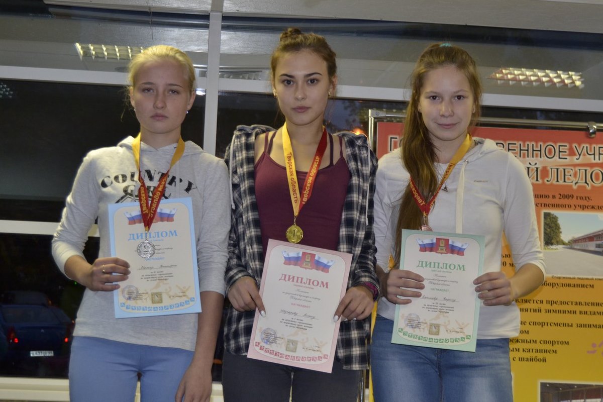 Заикин и Шугарова стали абсолютными победителями областных соревнований по шорт-треку