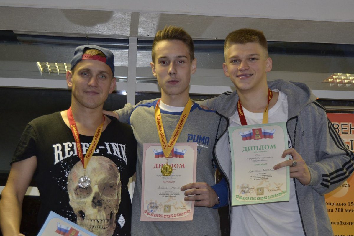 Заикин и Шугарова стали абсолютными победителями областных соревнований по шорт-треку