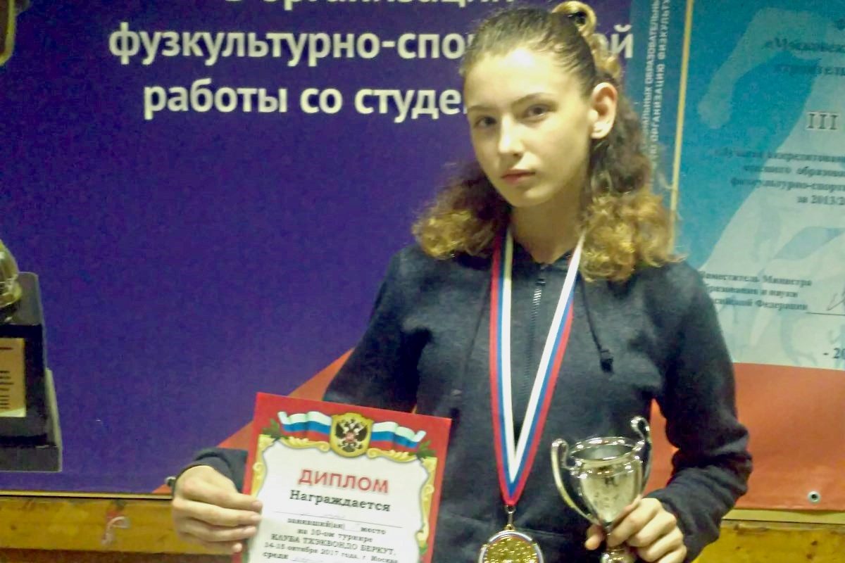 Тверская школьница Дарья Седых побила москвичек