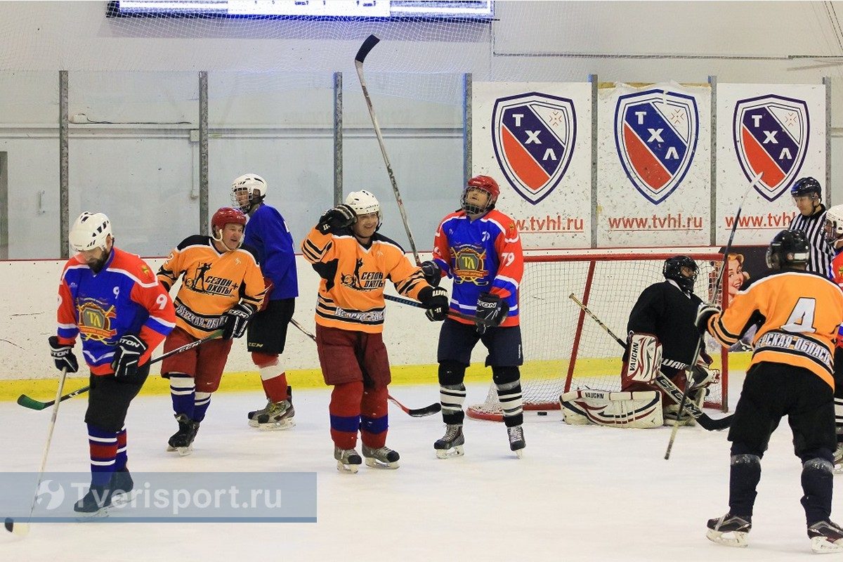 «Сезон охоты» на льду: стартовало открытое первенство Твери по хоккею