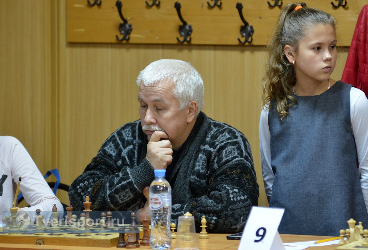 Игра вслепую: 14-летний тверской шахматист обыграл команду городской Думы
