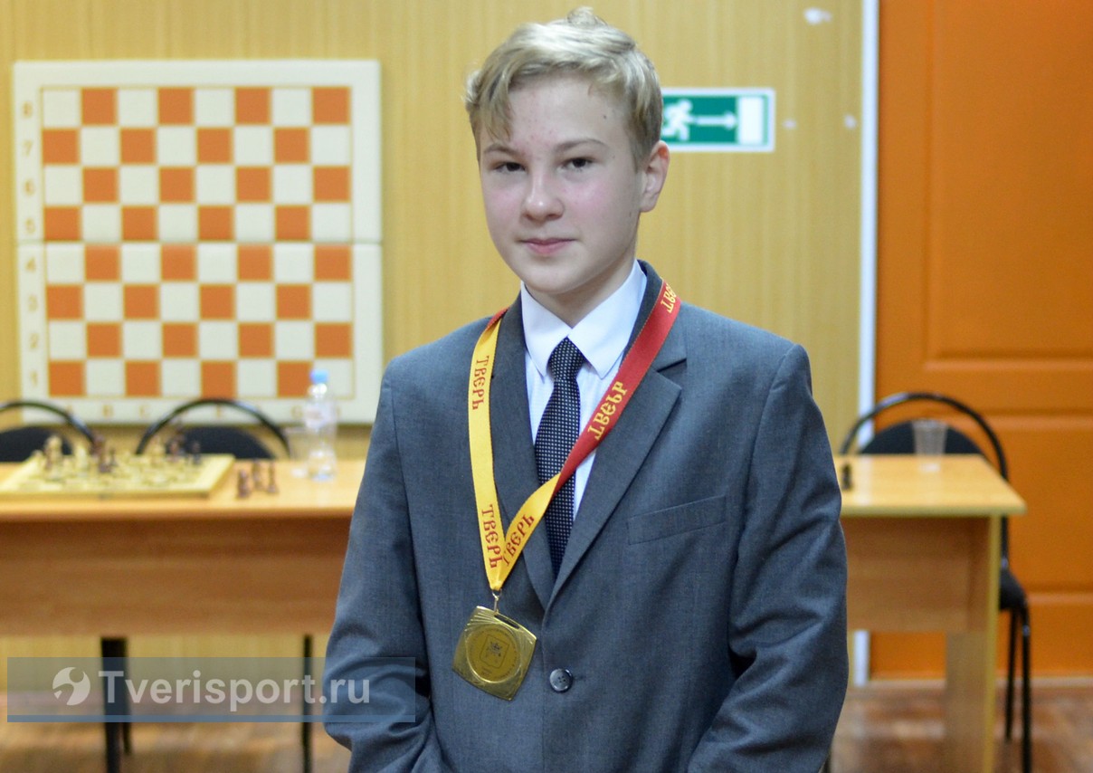 Игра вслепую: 14-летний тверской шахматист обыграл команду городской Думы