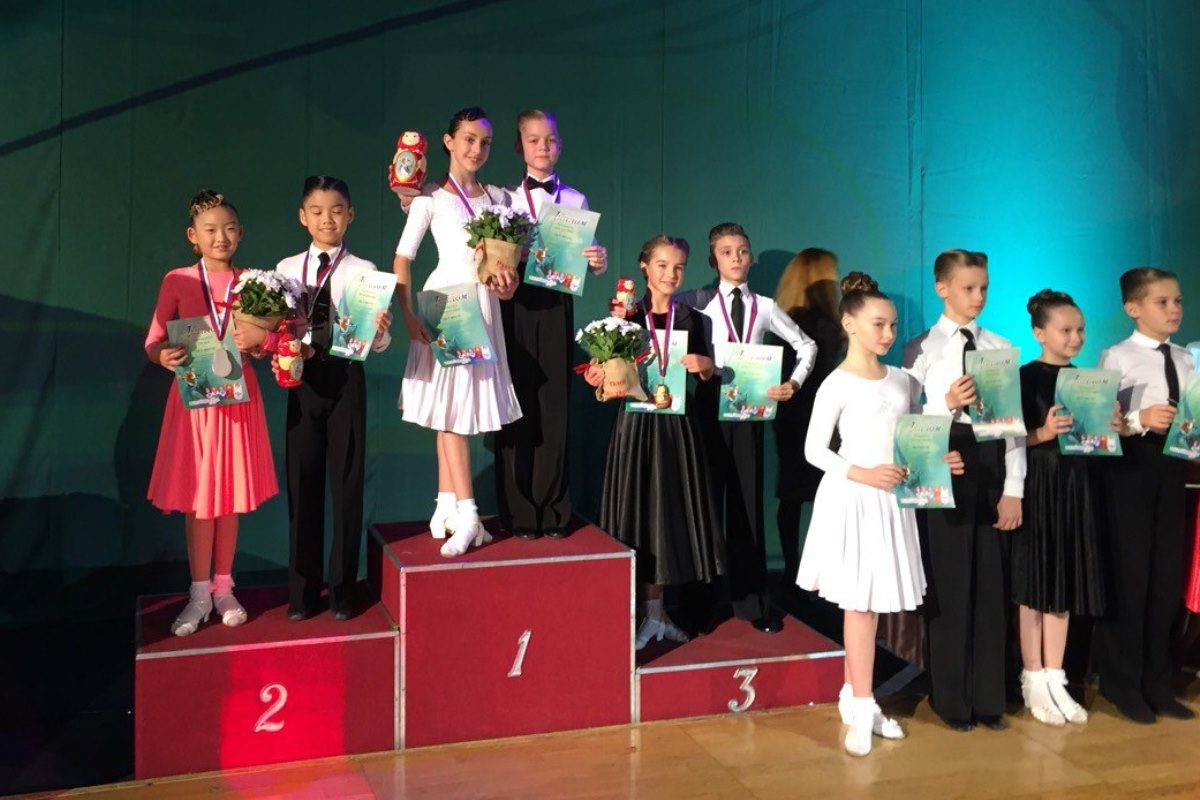 Тверские танцоры собрали коллекцию матрешек в Москве