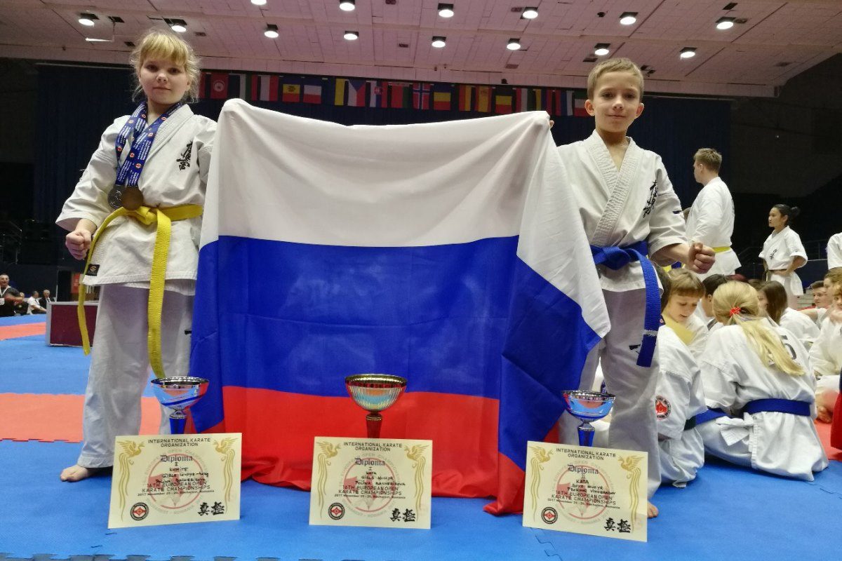 Три медали на двоих: тверские каратисты привезли награды из Бухареста