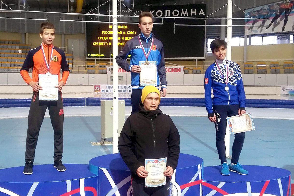 Ярослав Заикин завоевал золото межрегиональных соревнований по шорт-треку