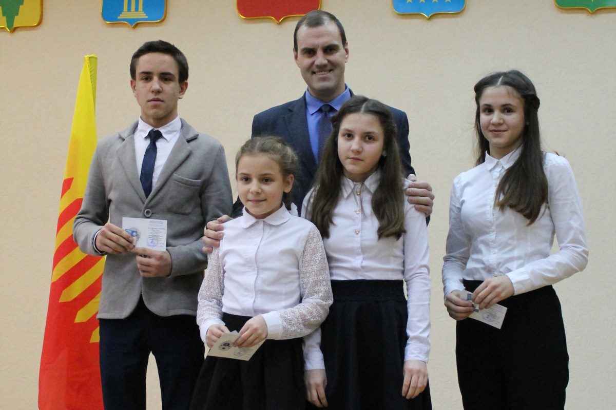 Брат и три сестры из зубцовской деревни получили золотые знаки ГТО