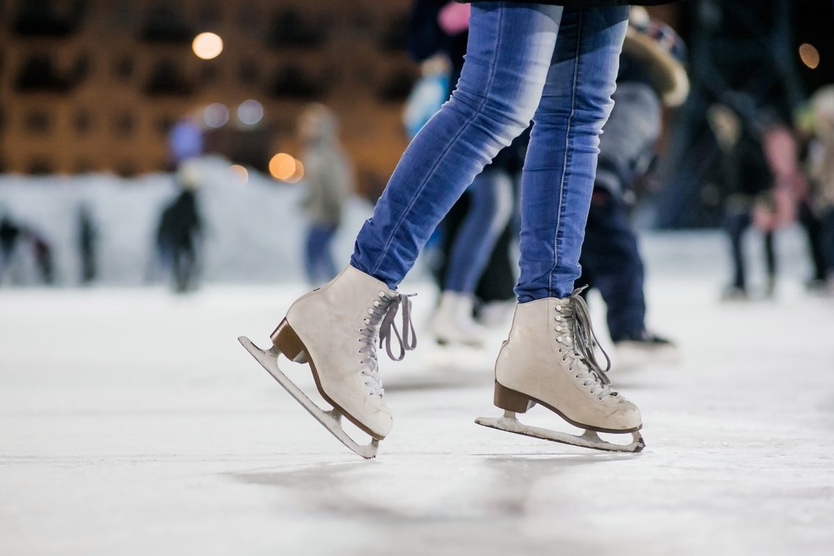 Где в новогодние праздники в Твери можно покататься на коньках