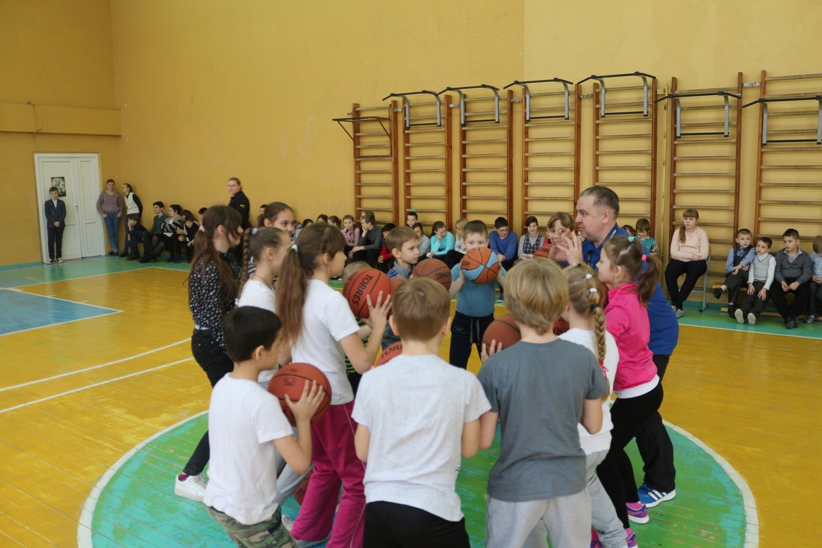 Игроки БК «Тверь» пошли в школу