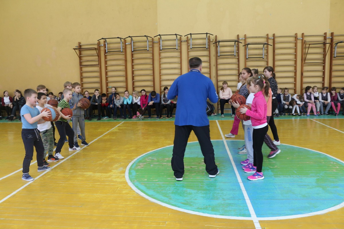 Игроки БК «Тверь» пошли в школу