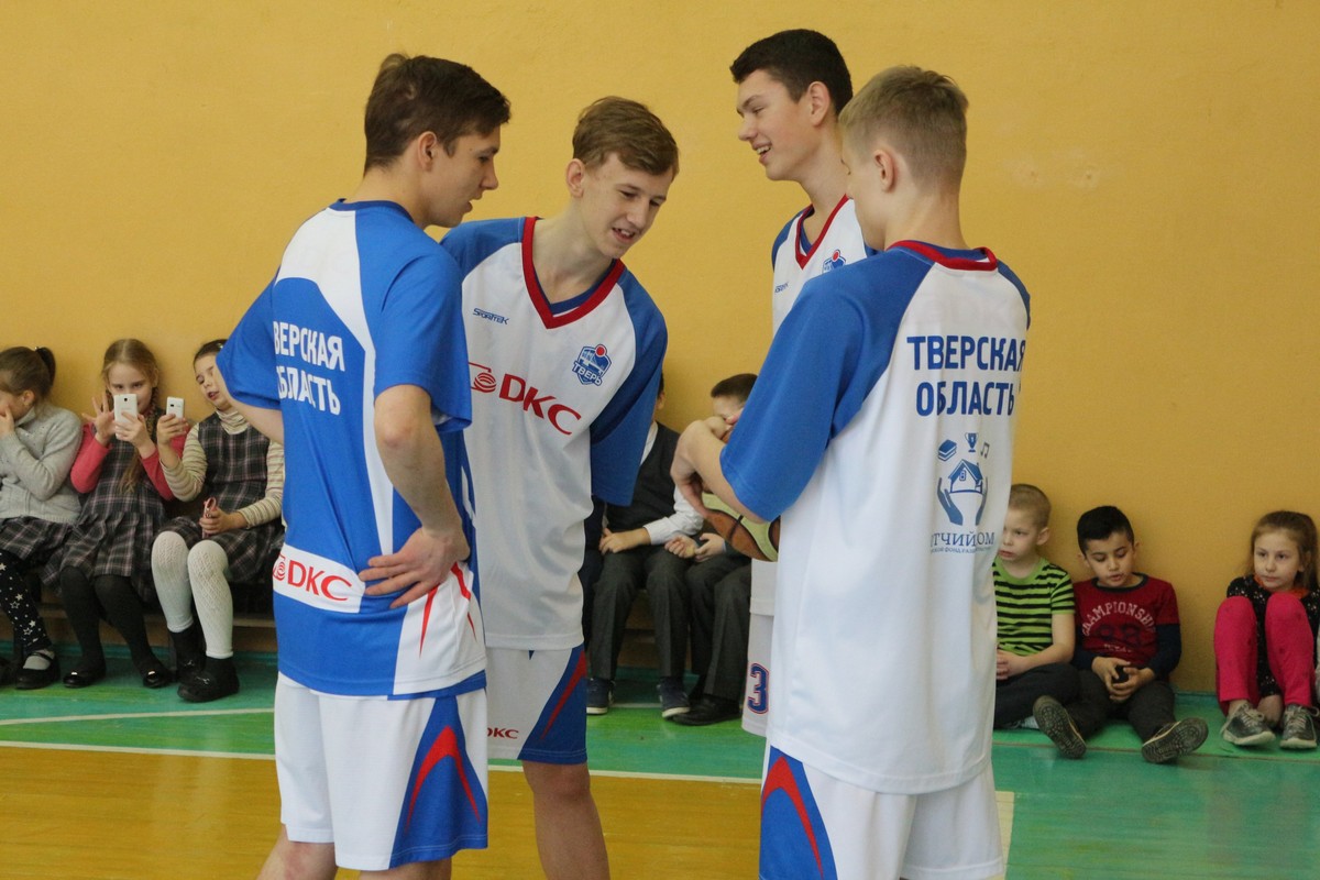 Игроки БК «Тверь» пошли в школу