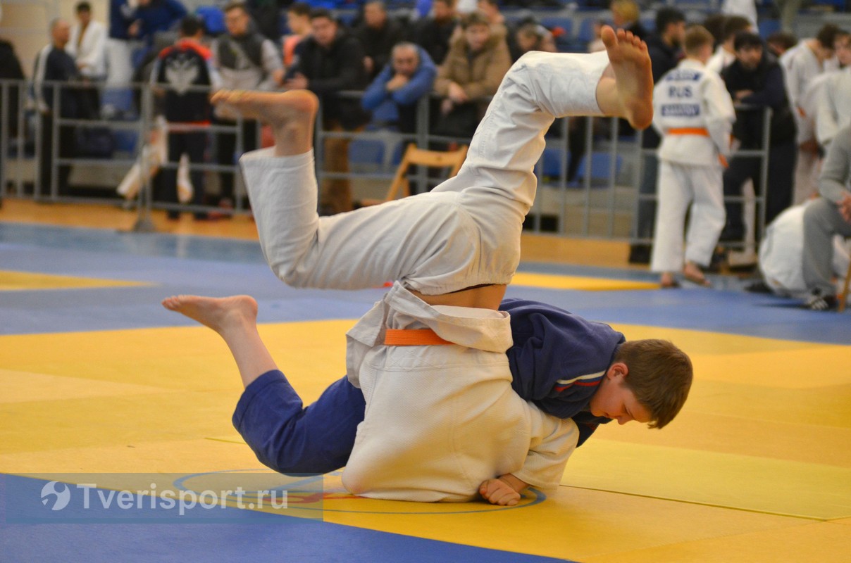 В Твери лучшим дзюдоистам вручили призы СОБРа Росгвардии