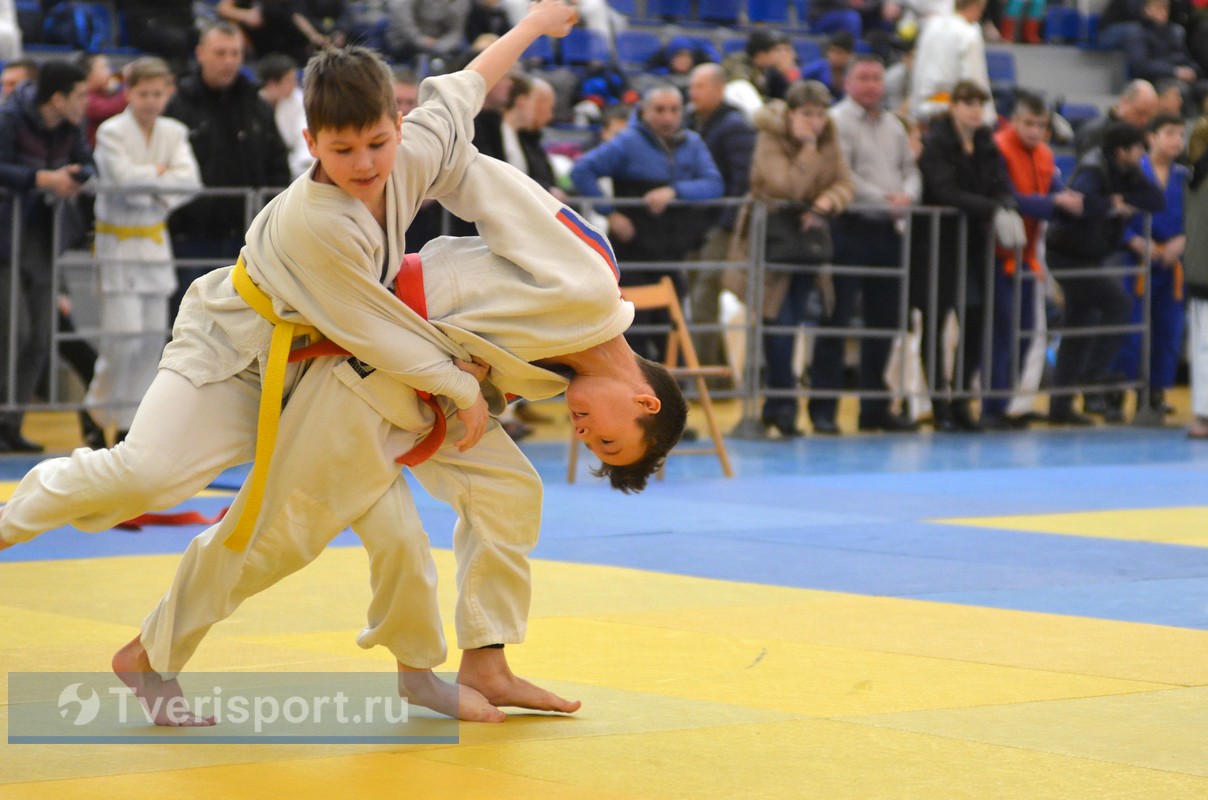 В Твери лучшим дзюдоистам вручили призы СОБРа Росгвардии