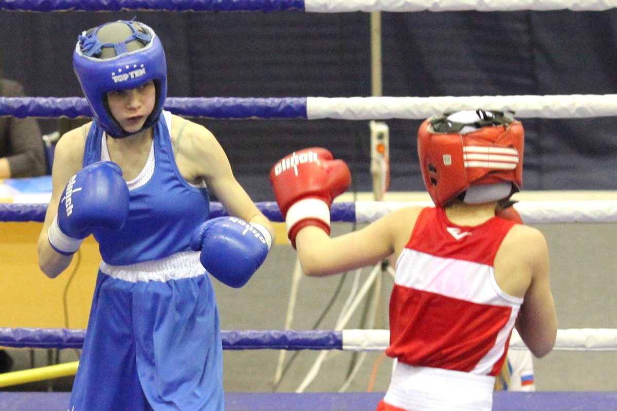 Юная боксерша из Тверской области заставила тренера искупаться в ледяном море