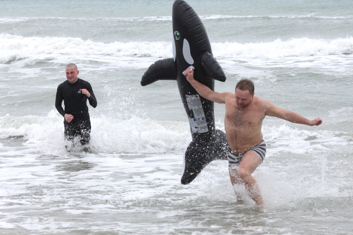 Юная боксерша из Тверской области заставила тренера искупаться в ледяном море