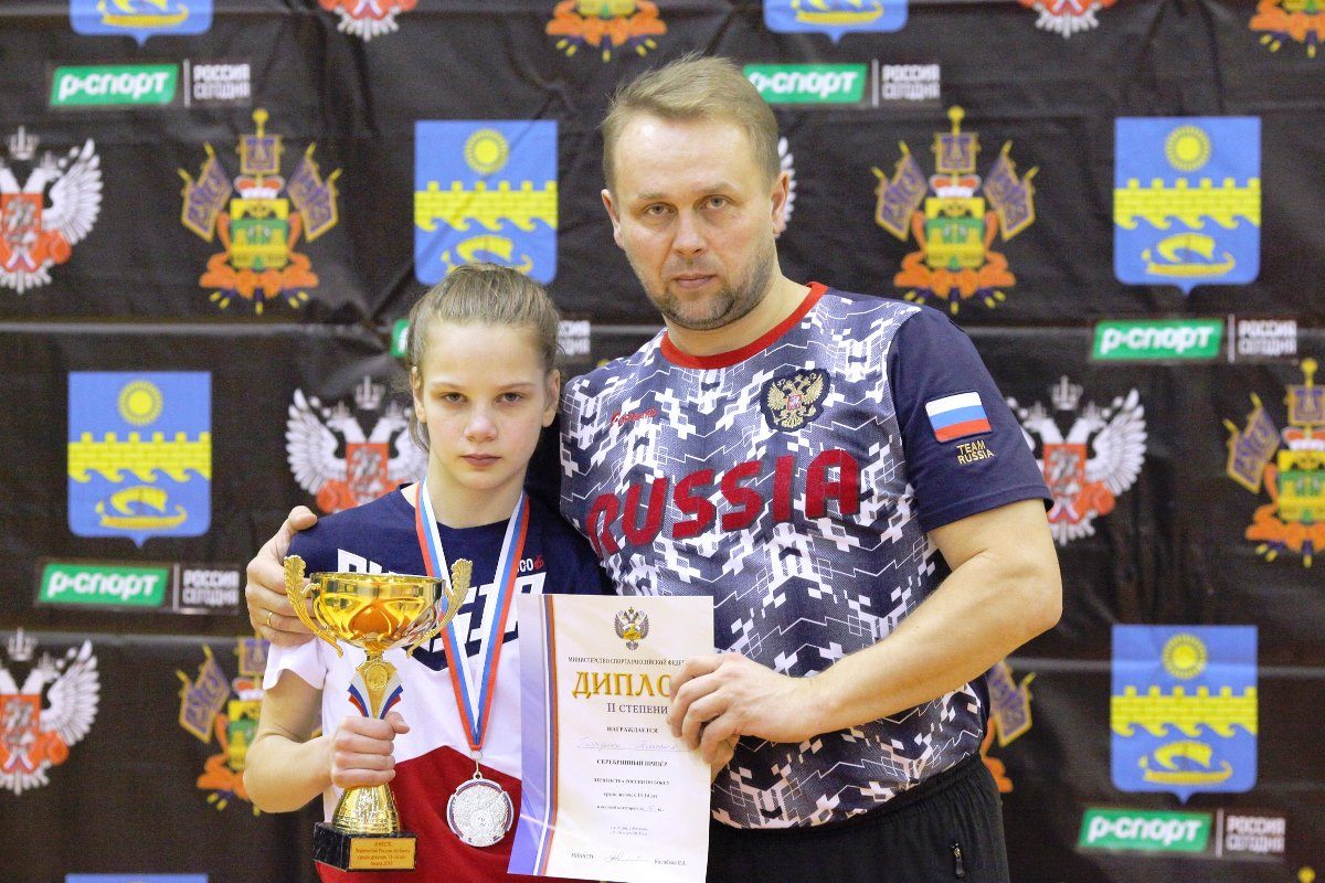 Юная боксерша из Тверской области заставила тренера искупаться в ледяном море