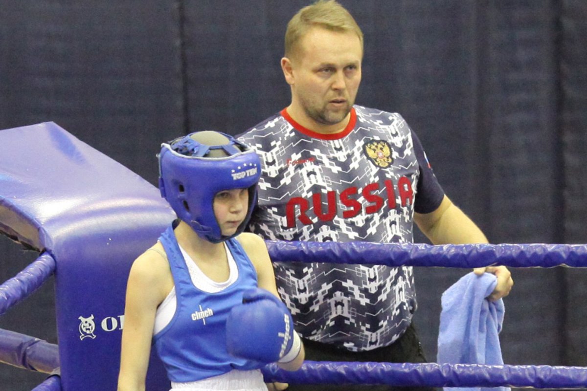 Юная боксерша из Тверской области заставила тренера искупаться в ледяном море