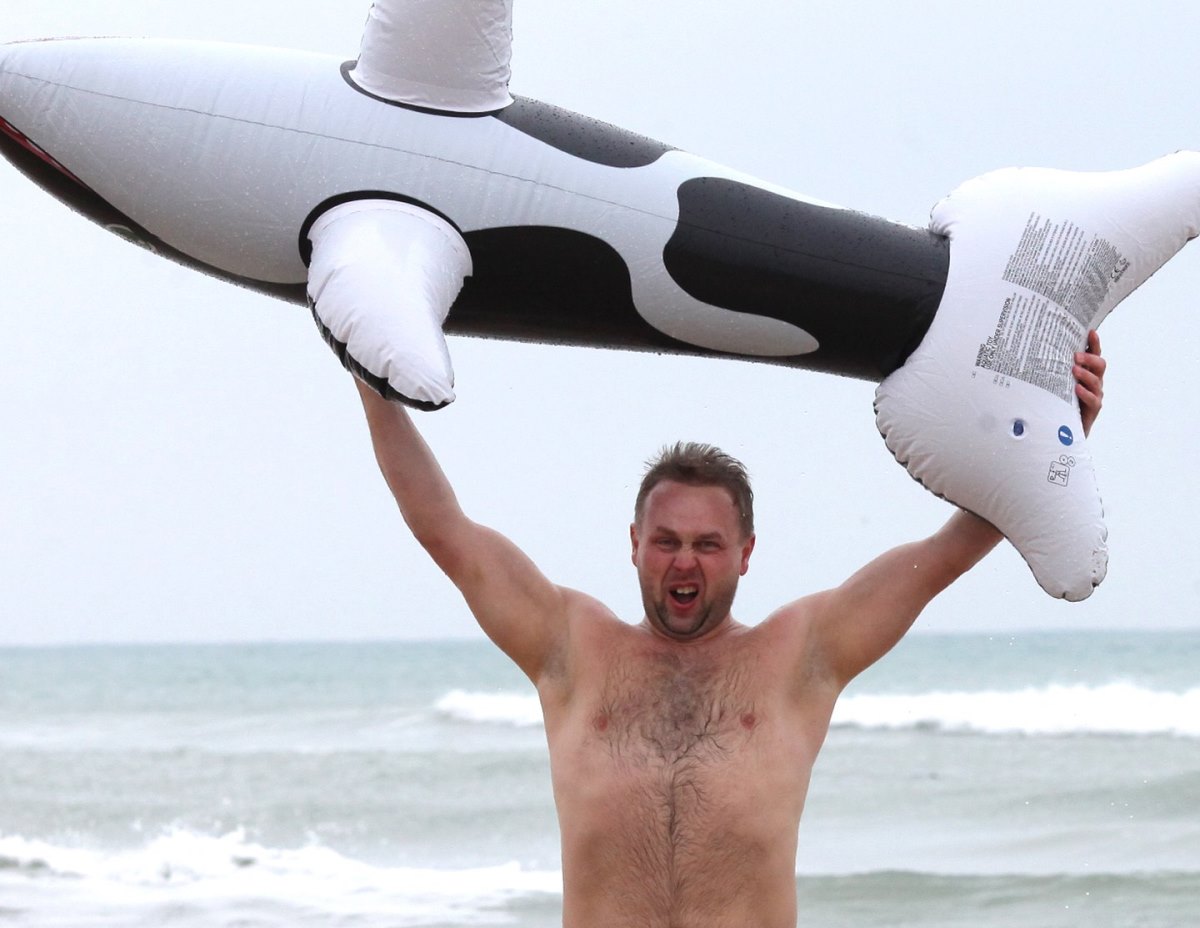 Юная боксерша из Тверской области заставила тренера искупаться в ледяном море