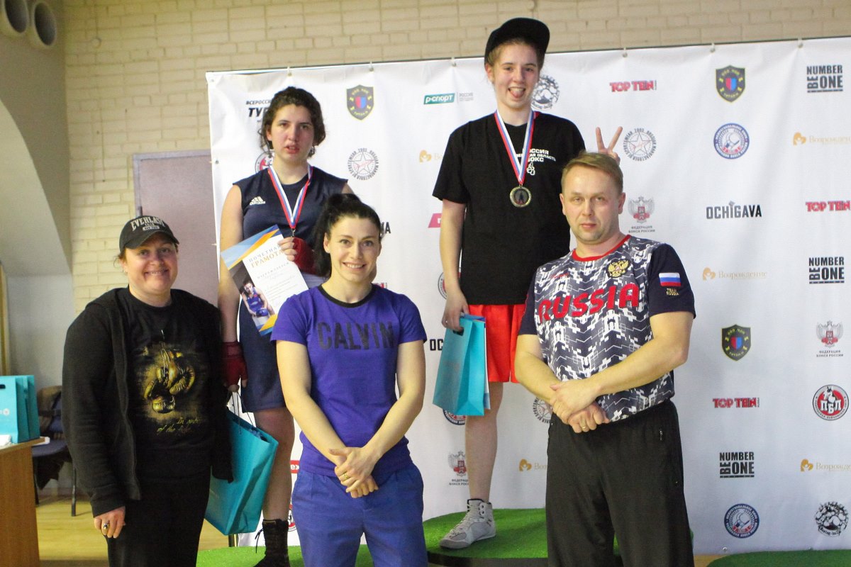 С медалями, но без велосипедов: тверские девушки успешно выступили на всероссийском турнире по боксу