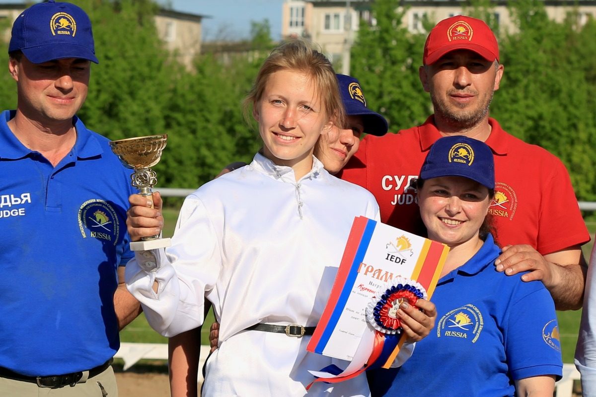 Судьи сняли шляпу: Мария Курченко – абсолютный победитель Кубка Твери по джигитовке