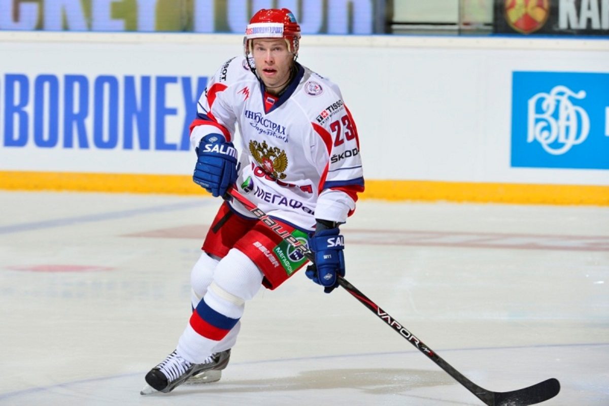 Тверской хоккеист Денис Кокарев продолжит карьеру в составе подольского «Витязя»