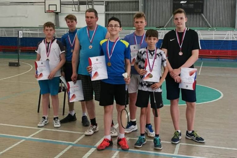 Бадминтонисты из Тверской области собрали полный комплект медалей в Великом Новгороде