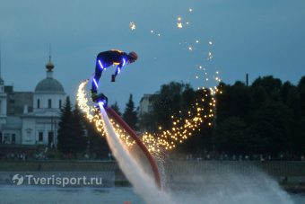 В Твери показали уникальное водное шоу «Космическая Одиссея» / видео, фото