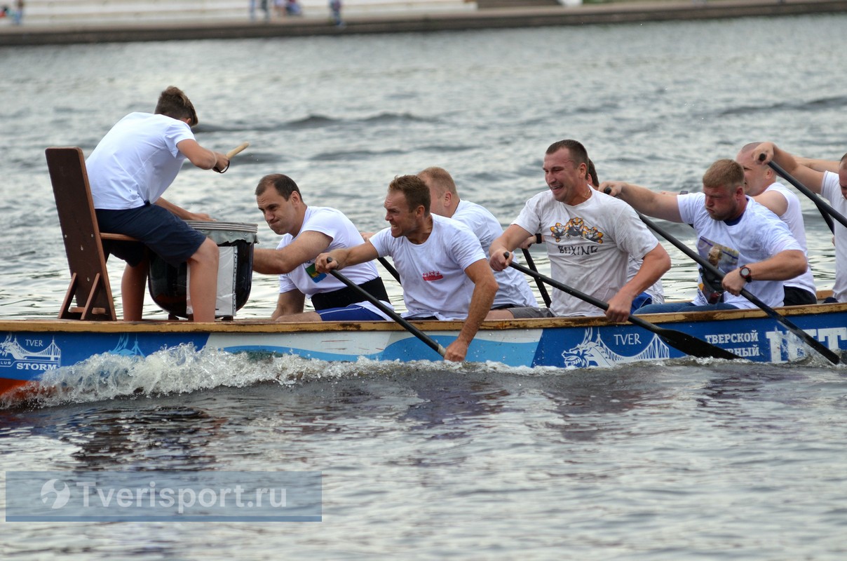 Победители Кубка Михаила Тверского по гребле на «Драконах» съели свои призы