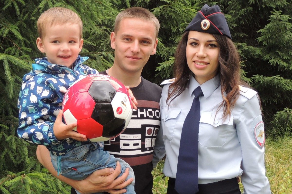 Сотрудники тверской транспортной полиции присоединилась к пожеланию побед сборной России