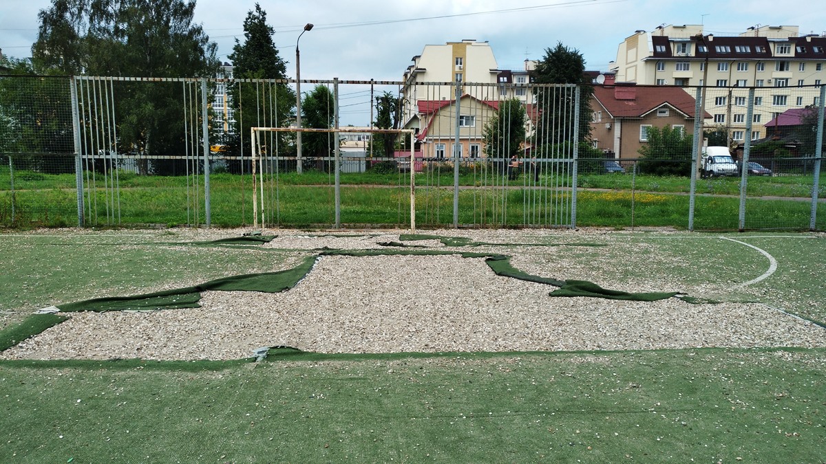 В родной школе Ильи Ковальчука заниматься футболом опасно для здоровья