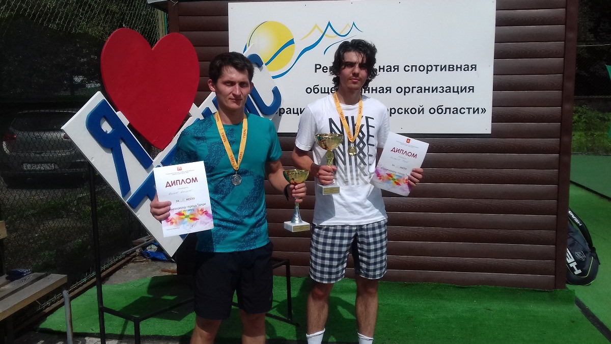 16-летняя школьница стала двукратной чемпионкой Твери по теннису