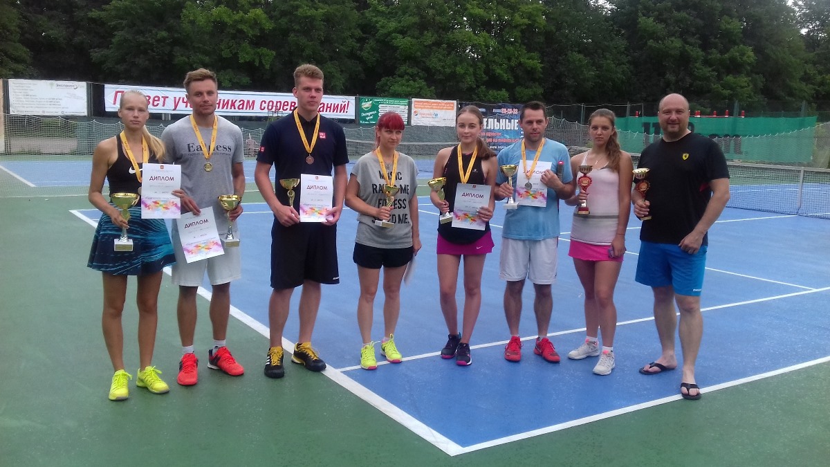 16-летняя школьница стала двукратной чемпионкой Твери по теннису