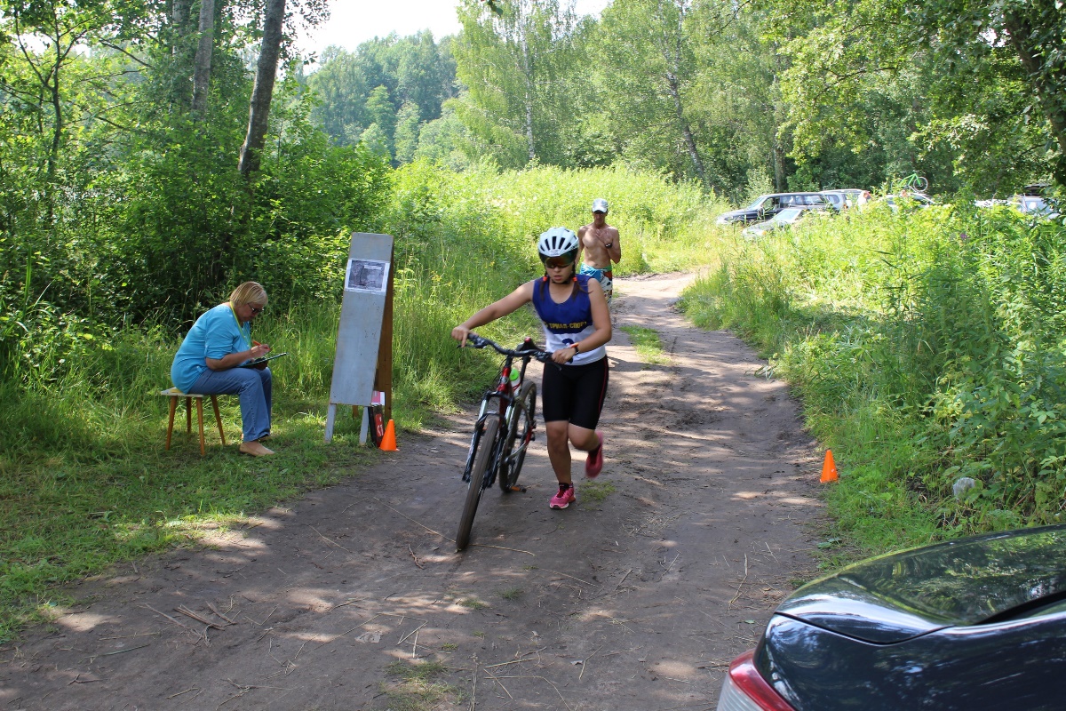 Тулисов и Зотова стали абсолютными победителями этапа Кубка Тверской области по триатлону