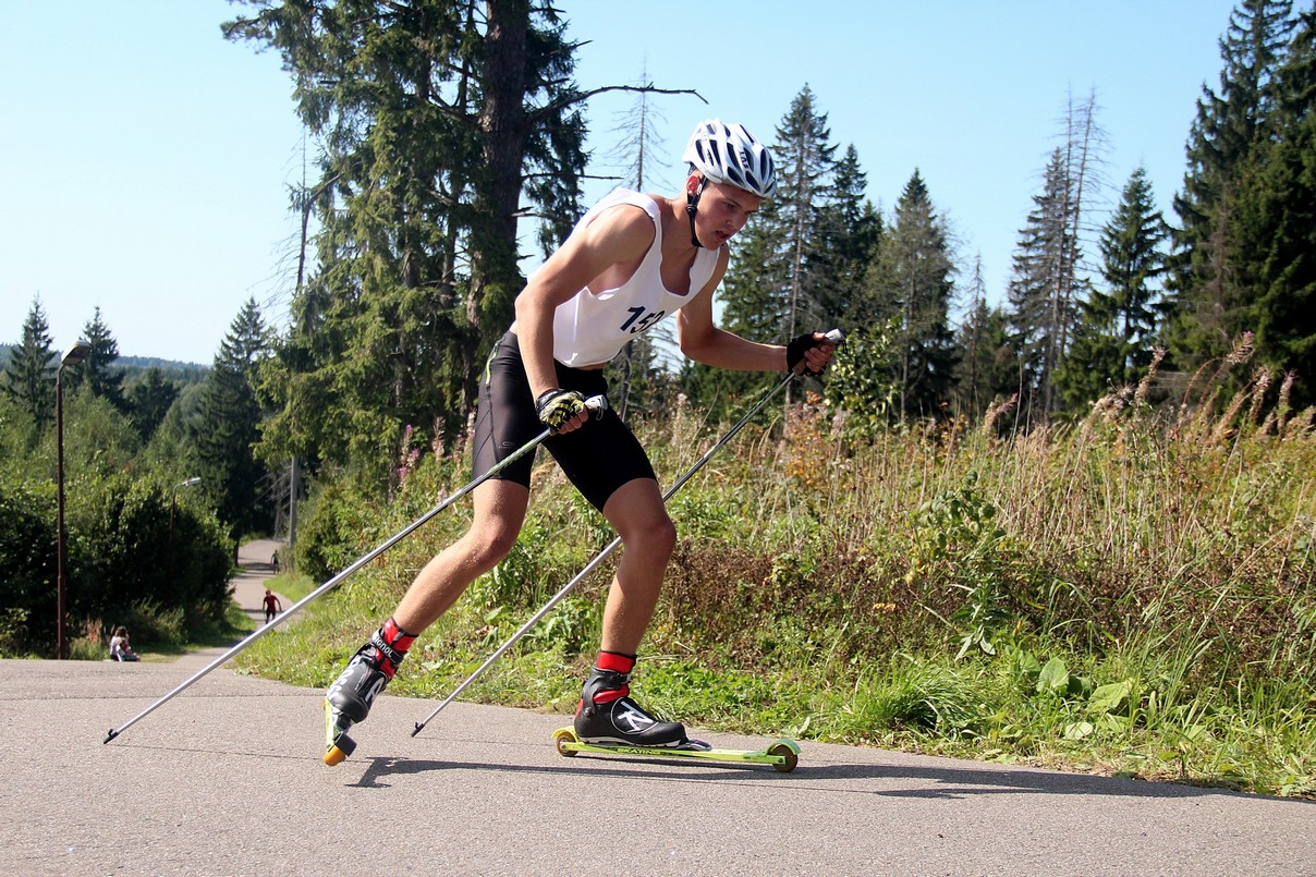 Алексей Соловьев и Ирина Микешина стали чемпионами Тверской области по лыжероллерам