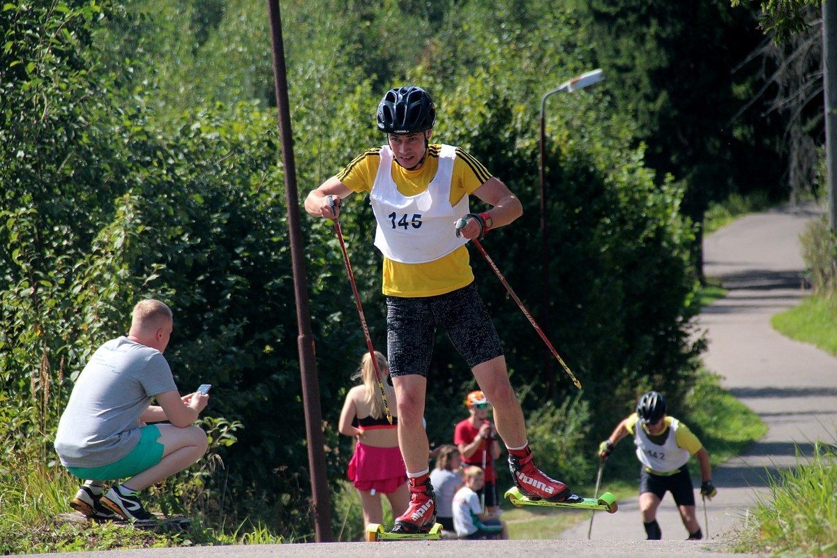Алексей Соловьев и Ирина Микешина стали чемпионами Тверской области по лыжероллерам