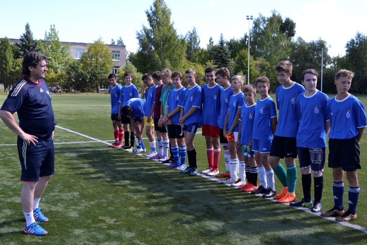 Девятикратный чемпион России по футболу провел открытую тренировку в Калязине