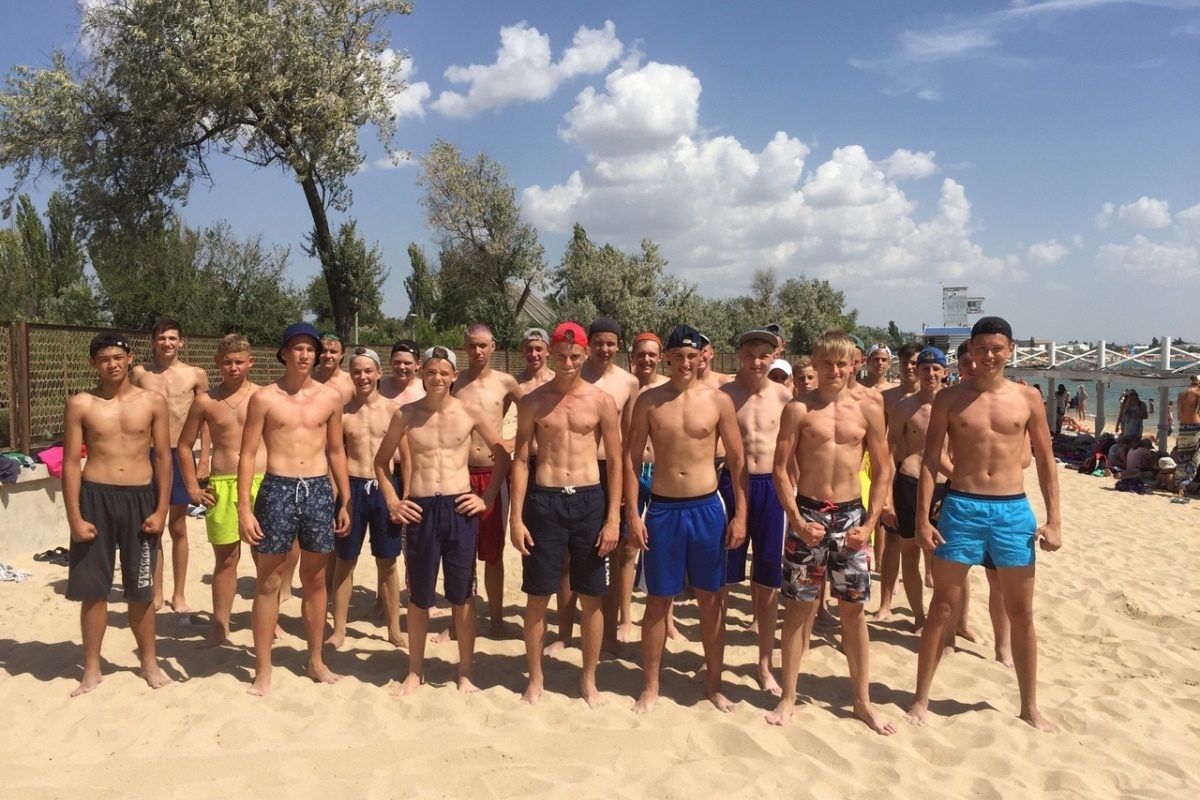 Тверские баскетболисты на сборах в Крыму занимаются стретчингом и йогой