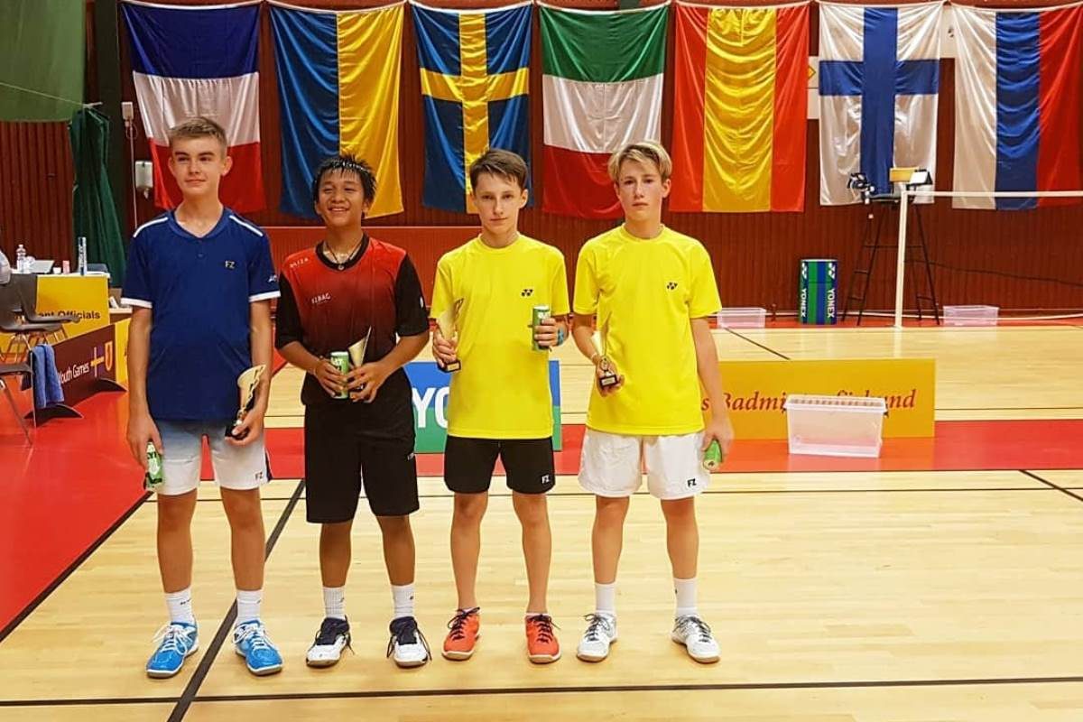 Максим Оглоблин стал призером международного турнира по бадминтону