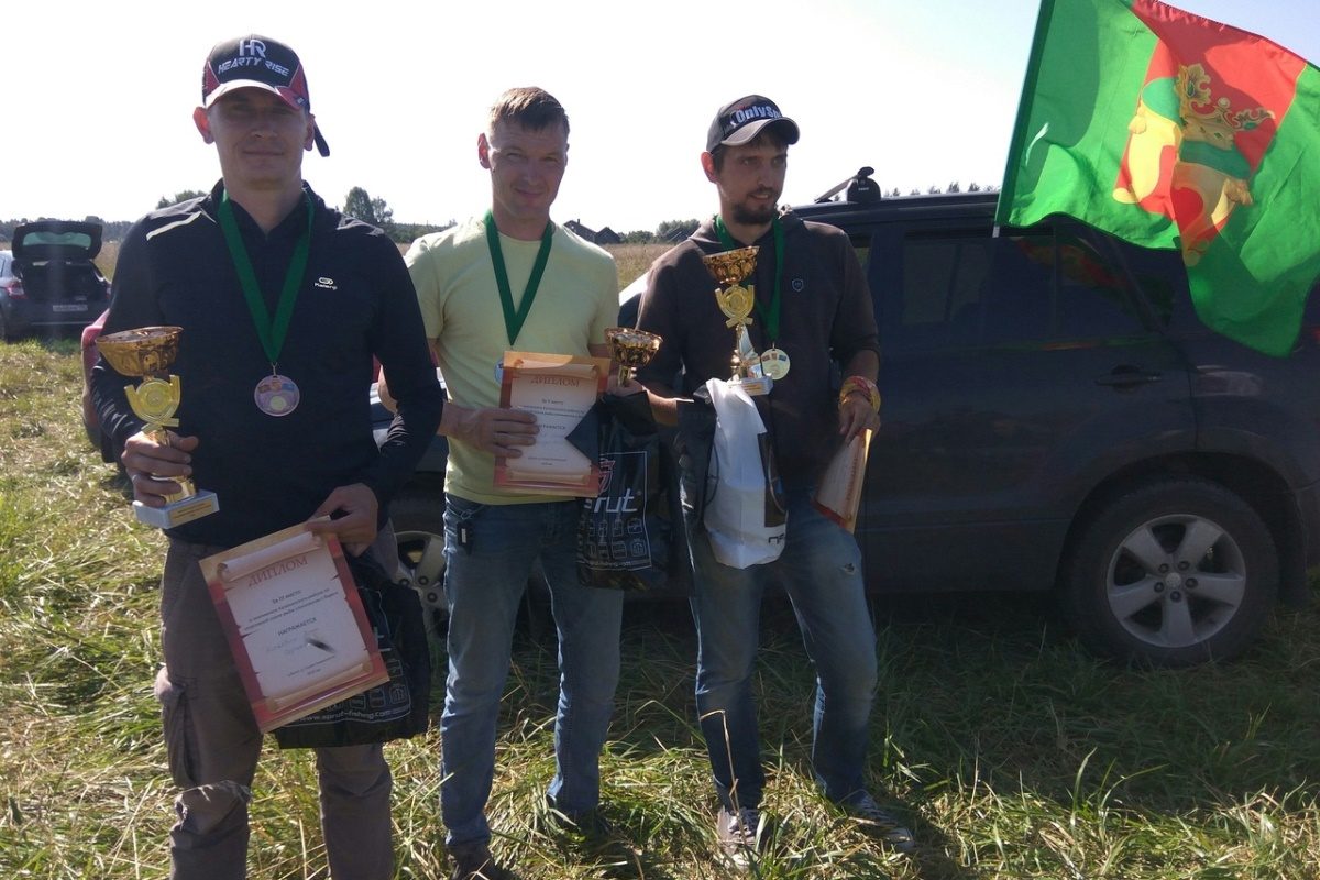 Илья Уманец поймал в Волге золотую рыбку