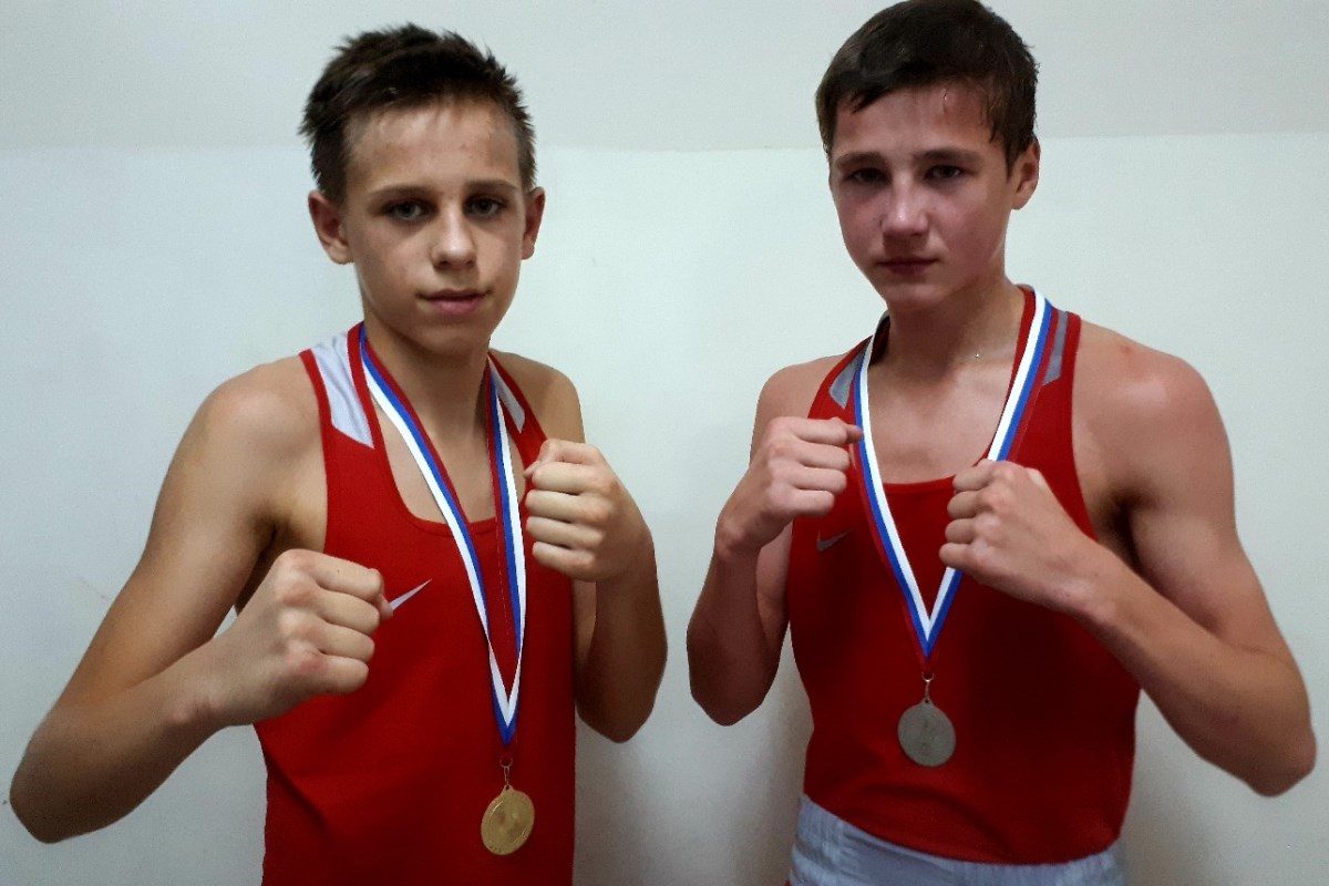 Тверские боксеры завоевали восемь медалей на российском первенстве «Локомотива»