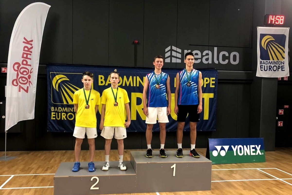 Максим Оглоблин покорил подиум международного турнира по бадминтону