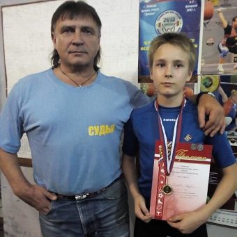 Богатырь из восьмого класса. Андрей Силаев покорил штангу в два с лишним раза больше собственного веса