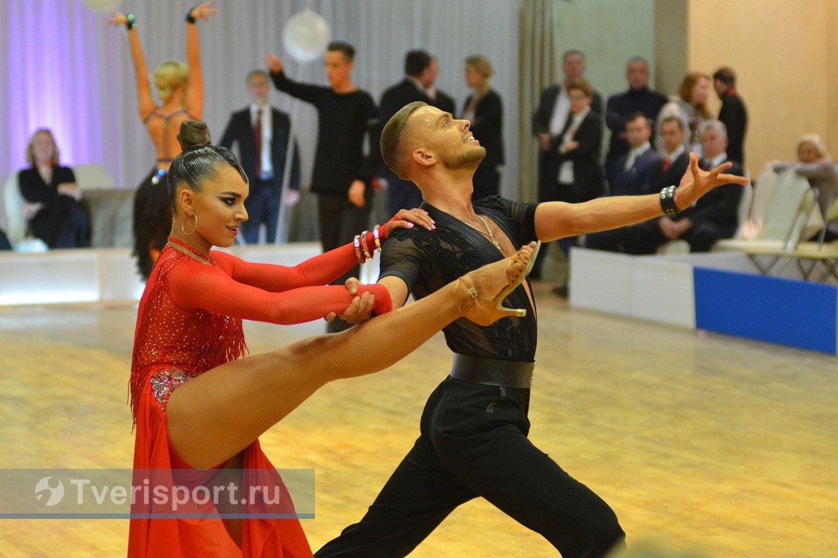 Танцы в осенних тонах: большой фоторепортаж с чемпионата и первенств Тверской области