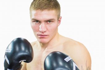 Николай Звонарев одержал победу в дебютном бою на профессиональном ринге